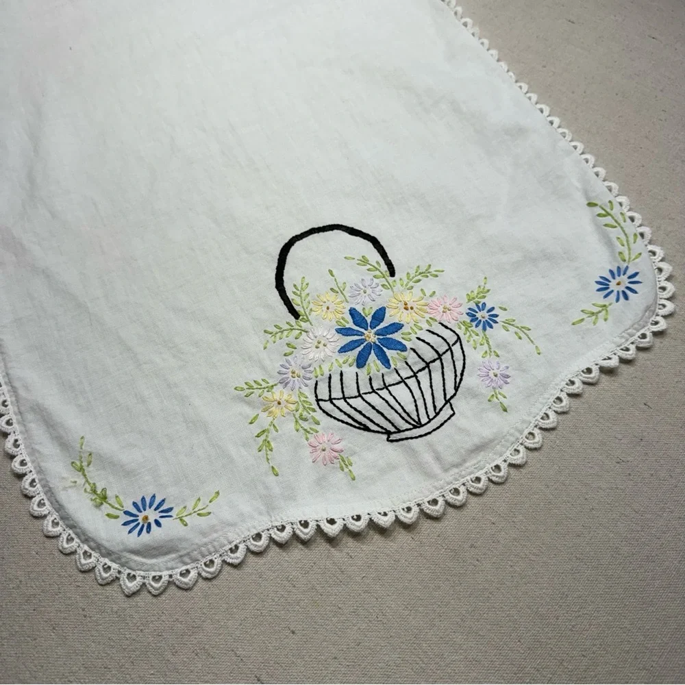 Embroidered Vintage Floral Table Runner